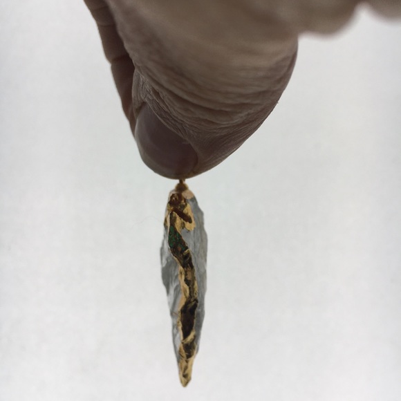 ❄️White Quartz Arrowhead Pendant❄️ - Picture 5 of 7